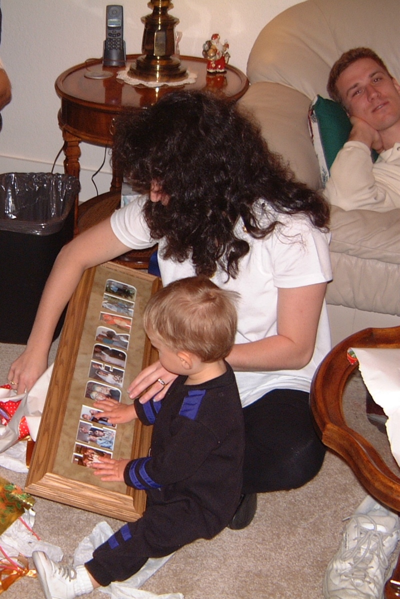 Hildebrand Christmas ScreenSaver/800x600_2001-01 Christmas with T&S 02.jpg